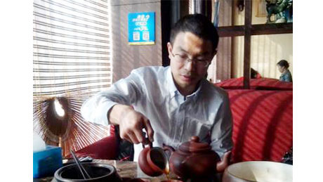 高川--湖南农大动物营养硕士
现任：饲料技术经理，进入资源各人庭，得到好多教员的援手，也越发分了然自己的地位和方向。以前人生的各种经历，在此时才发现它的价值。